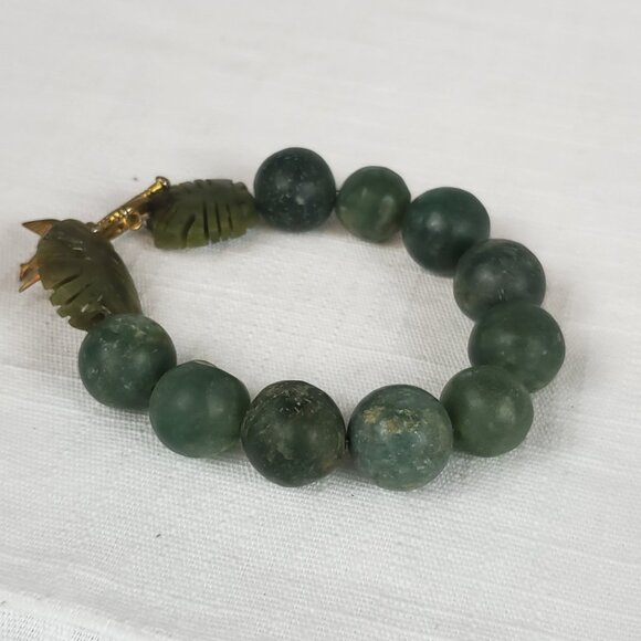 Beautiful Natural Jade Stone Frosted Bead Bracelet Gold Tone Accents - Picture 5 of 8